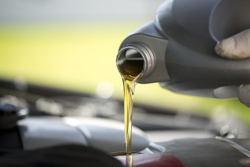 Thay dầu nhớt ô tô: Những thông tin và thông số cần biết