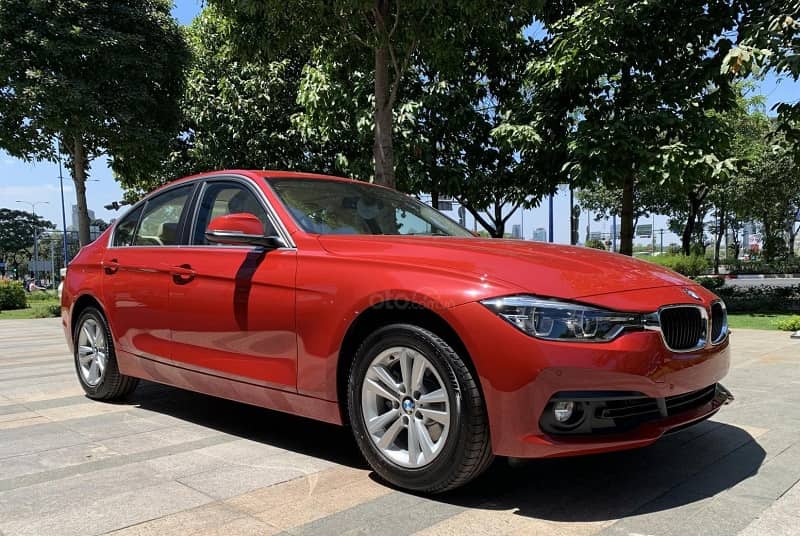 Có nên mua BMW 320i cũ hay không? Những điều cần biết về dòng xe này