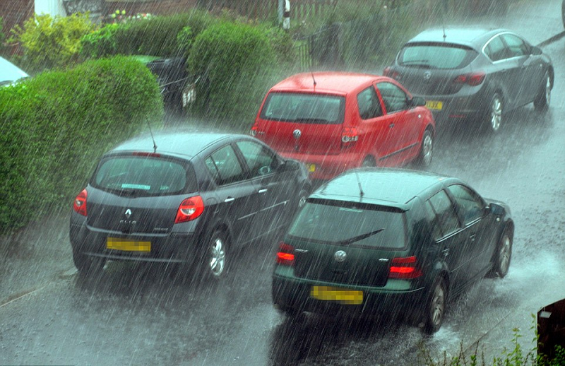 10 kỹ năng lái xe thông minh khi trời mưa