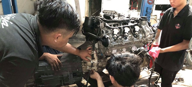 sửa chữa động cơ tại Mechanic Auto