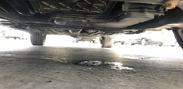 hiện tượng rò rỉ nước dưới gầm xe ô tô